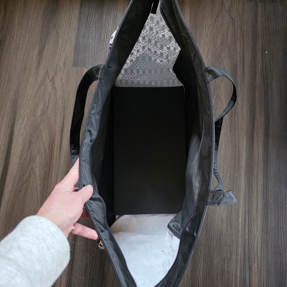 Estee Lauder Black and White Tote Bag - Picture 5 of 6